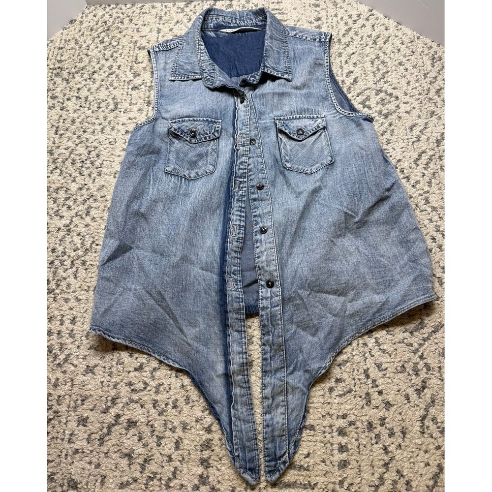 Hippie Laundry Women's Denim sleeveless Size S Light Wash Button-Up